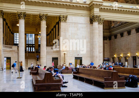 Travelers in Union Station, Chicago, Illinois, USA Stock Photo
