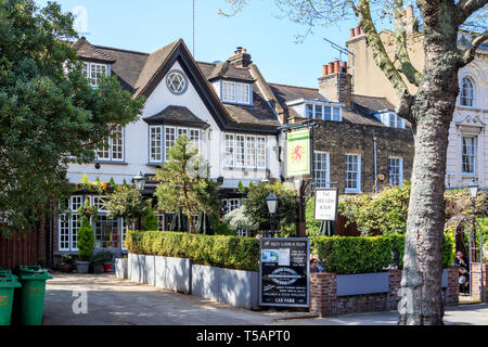 The Red Lion & Sun public house and beer garden on North Road, Highgate, London, UK Stock Photo