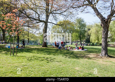 Londoners take to the open air as temperatures rise on the warmest Easter Weekend on record, Waterlow Park, London, UK, April 2019 Stock Photo