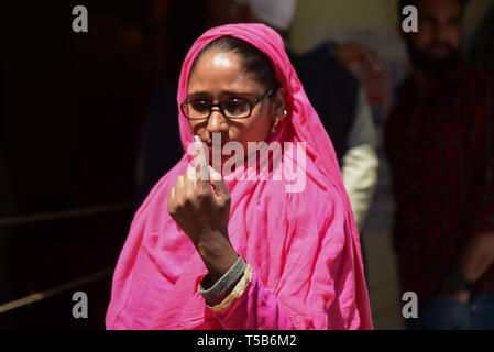 Anantnag, Jammu and Kashmir, India. 23rd Apr, 2019. A Kashmiri voter seen showing her inked finger after casting her vote at a polling station in Anantnag, South Kashmir.On the third phase of India's Parliamentary elections, Indians went to polls amid complete shut down and internet gag. Credit: Idrees Abbas/SOPA Images/ZUMA Wire/Alamy Live News Stock Photo