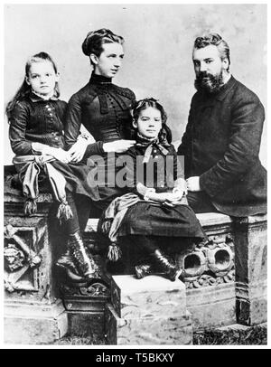 Alexander Graham Bell (1847-1922) family portrait with his wife Mabel Gardiner Hubbard and their children Elsie May Bell (far left) and Marian Hubbard Bell, c. 1885 Stock Photo