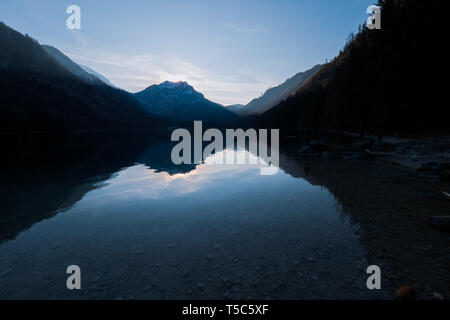 Scenic view of the great landscape reflecting on the crystal clear water of the Vorderer Langbathsee near Ebensee, Oberösterreich, Austria Stock Photo