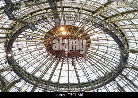 Paris, France. 3th April, 2019. The nave of the Grand Palais in Paris, 2019, France. Credit: Veronique Phitoussi/Alamy Stock Photo Stock Photo