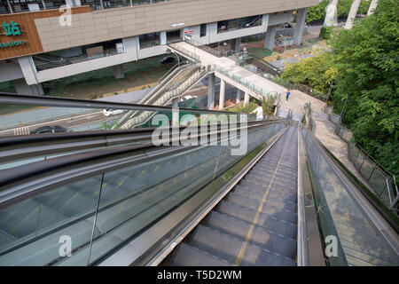 Chongqing, Chongqing, China. 24th Apr, 2019. Chongqing, CHINA-The 60-meter-long and 28-meter-tall escalator can be seen at the mountain in southwest ChinaÃ¢â‚¬â„¢s Chongqing. Credit: SIPA Asia/ZUMA Wire/Alamy Live News Stock Photo