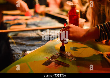 Gwdihw Cafe Bar, Cardiff, South Wales, UK. 16th January 2019. Placard making event days before local protest. Billy Stillman - freelance photographer Stock Photo