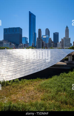 BP Pedestrian Bridge by architect Frank O. Gehry with Chicago, IL ...