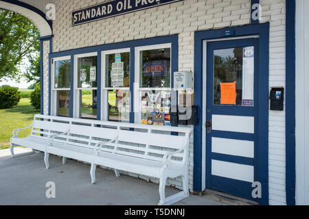 Standard Oil Company Petrol Station roadside attraction on Historic Old Route 66 in Odell, Illinois, USA Stock Photo