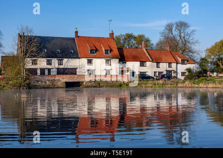 Great Doddington, Northamptonshire. U.K. 12th April 2019. A cold sunny morning along the Nene Valley at Hardwater Crossing, Stock Photo