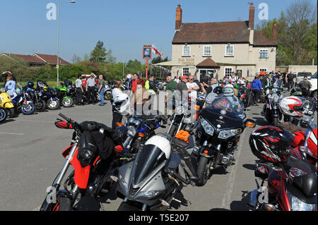 Crowds of motorcyclist gather for a charity motorbike ride from The Old Roase and Crown, Stourport-on-Severn, Worcestershire, UK. The Easter Sunday ride is to raise money for the towns Leapgate Activity Centre, a centre for adults with learning disabilities. Stock Photo