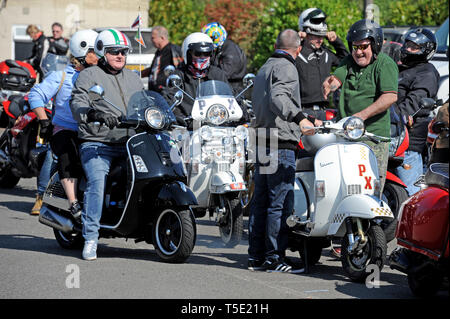 Crowds of motorcyclist gather for a charity motorbike ride from The Old Roase and Crown, Stourport-on-Severn, Worcestershire, UK. The Easter Sunday ride is to raise money for the towns Leapgate Activity Centre, a centre for adults with learning disabilities. Stock Photo