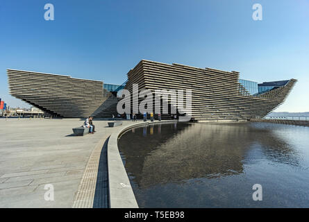 V&A Dundee Scotlands Design Museum on Riverside Esplanade Dundee Scotland UK looking towards entrance Stock Photo