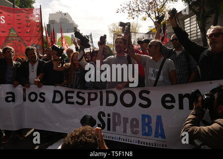 Argentina Crisis: Protest of the Clarín Newspaper (AGEA SA) employees against dismissal Stock Photo