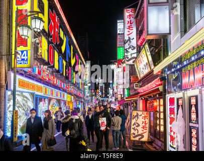 Kabukicho, Tokyo. The Robot Restaurant and other stores and restaurants at night in the Kabukichō district, Shinjuku, Tokyo, Japan Stock Photo