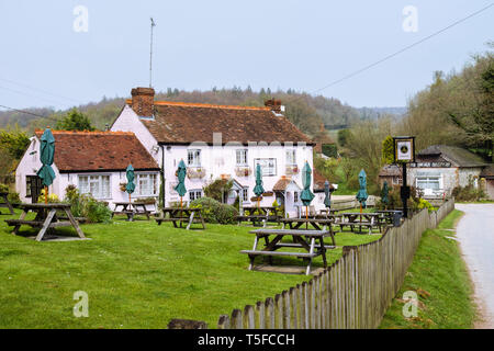 The Royal Oak 16th century haunted country pub at Hooksway in South ...