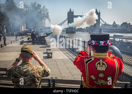 Royal Gun Salute for The Queen's 93rd birthday by the Honourable Artillery Company at HM Tower of London. Stock Photo