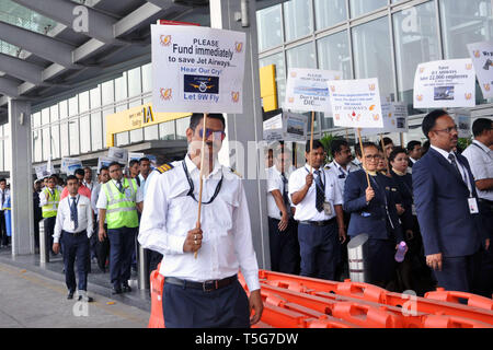 Kolkata, India. 24th Apr, 2019. Employees of Jet Airways hold placards during a rally appealing to the Union Government and lenders to bail out the airline from bankruptcy and save the jobs of thousands of its employees at the Netaji Subhas Chandra Bose International Airport. Credit: Saikat Paul/Pacific Press/Alamy Live News Stock Photo