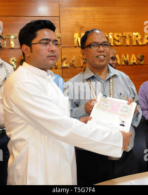 Kolkata, India. 24th Apr, 2019. Trinamool Congress or TMC candidate for Diamond Harbour constituency Abhishek Banerjee (left) submits his nomination papers for the Lok Sabha Election 2019. Credit: Saikat Paul/Pacific Press/Alamy Live News Stock Photo