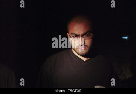 Baghdad, Baghdad, Iraq. 6th Apr, 2004. An Iraqi man is questioned by American soldiers in Baghdad April 6, 2004. Credit: Bill Putnam/ZUMA Wire/Alamy Live News Stock Photo