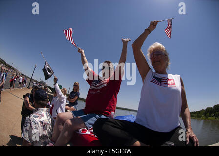 Arlington, Virginia, USA. 25th May, 2008. Supporters wave flags in support of riders during Rolling Thunder in Washington, DC, May 28, 2008.Rolling Thunder is an annual motorcycle rally attended by thousands of veterans to commemorate Memorial Day. Credit: Bill Putnam/ZUMA Wire/Alamy Live News Stock Photo
