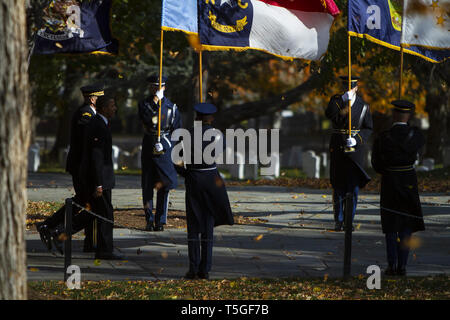 Arlington, Virginia, USA. 11th Nov, 2011. President Barack Obama walks up to the Arlington Memorial Amphitheatre to observe Veterans Day at Arlington National Cemetery November 11, 2011. Credit: Bill Putnam/ZUMA Wire/Alamy Live News Stock Photo