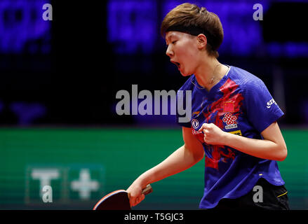 (190425) -- BUDAPEST, April 25, 2019 (Xinhua) -- Wang Manyu of China celebrates during the women's singles round of 16 match against Hitomi Sato of Japan at 2019 ITTF World Table Tennis Championships in Budapest, Hungary, April 24, 2019. (Xinhua/Han Yan) Stock Photo