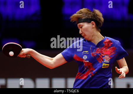 (190425) -- BUDAPEST, April 25, 2019 (Xinhua) -- Wang Manyu of China competes during the women's singles round of 16 match against Hitomi Sato of Japan at 2019 ITTF World Table Tennis Championships in Budapest, Hungary, April 24, 2019. (Xinhua/Han Yan) Stock Photo