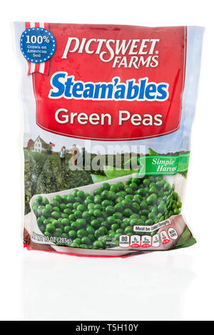 Winneconne, WI -  22 April 2019: A package of Pictsweet Farms steamables green peas frozen vegetables on an isolated background Stock Photo