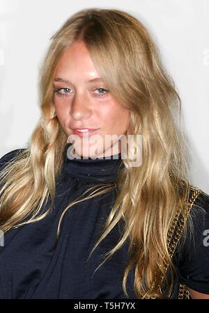 CHLOE SEVIGNY 2004 AT OLYMPUS FASHION WEEK: MARC JACOBS SPRING
