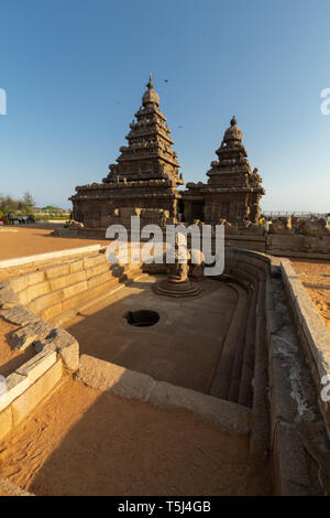 Sunset time at Mahabalipuram shore temple Stock Photo