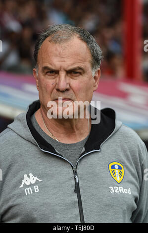 22nd April 2019 , Griffin Park, London, England; Sky Bet Championship, Brentford vs Leeds United ; Marcelo Bielsa manager of Leeds Utd   Credit: Phil Westlake/News Images,  English Football League images are subject to DataCo Licence Stock Photo