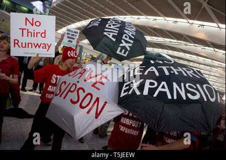 'Flash Mob' Protest At Heathrow Terminal Five. No Third Runway. London Heathrow Airport. 17 January 2009. Stock Photo