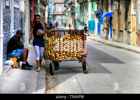 Havana, Cuba - January 11, 2019: Selling onions on the street in Old Havana, Cuba Stock Photo