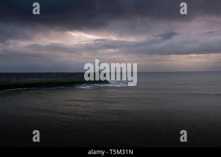 Aberystwyth Wales UK, Thursday 25 April 2019 UK Weather: Dark brooding clouds gather over Cardigan Bay at Aberystwyth, as the latest storm system, Storm Hannah, advances on the UK, bringing winds gusting up to 70mph to western areas this weekeng Photo Credit: keith morris/Alamy Live News Stock Photo