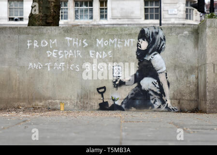 Marble Arch, London, UK. 26th Apr, 2019. The 'Banksy' graffiti at Marble Arch after the Extinction Rebellion protesters have left. Credit: Matthew Chattle/Alamy Live News Stock Photo