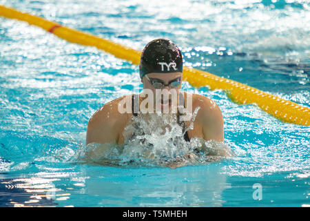 Aimee Willmott (University of Stirling) in action during the women's open 400 metres individual medley final, during Day 1 of the 2019 British Swimmin Stock Photo