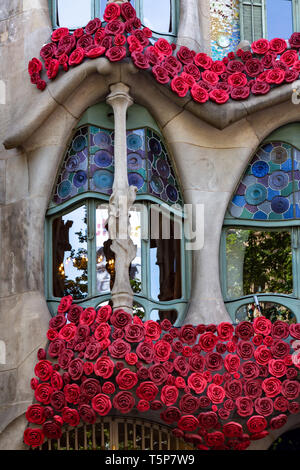 The Day of the Rose o The Day of the Book in Catalonia of Spain. Men gave women roses, and women gave men a book to celebrate the occasion. Facade Cas Stock Photo