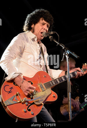 Ray Dorset of Mungo Jerry performing at the Weyfest music festival, Farnham, England, UK. September 4, 2015. Stock Photo