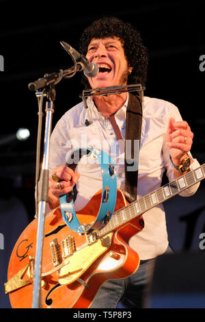 Ray Dorset of Mungo Jerry performing at the Weyfest music festival, Farnham, England, UK. September 4, 2015. Stock Photo