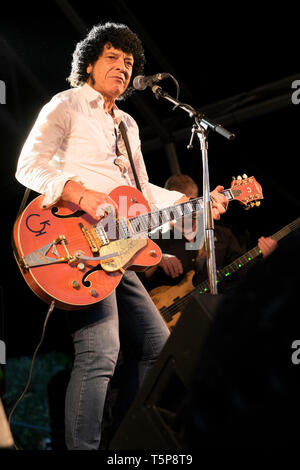 Ray Dorset of Mungo Jerry performing at the Weyfest music festival, Farnham, England, UK. September 4, 2015. Stock Photo