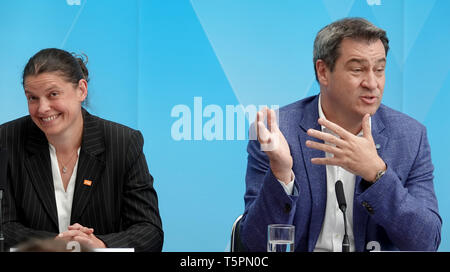 Munich, Germany. 26th Apr, 2019. Markus Söder (CSU), Prime Minister of Bavaria, and Agnes Becker, State Commissioner of the petition for a referendum 'Save the bees', take part in the press conference at the closing event of the Round Table on Biodiversity in the Bavarian State Chancellery. Credit: Rachel Boßmeyer/dpa/Alamy Live News Stock Photo