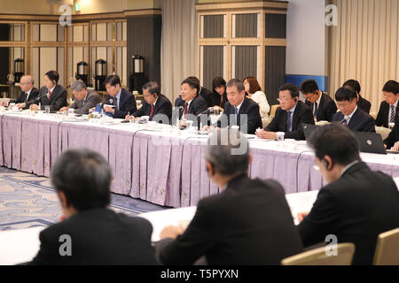 Tokyo, Japan. 23rd Apr, 2019. Chinese economists attend a meeting with members of the Japan Business Federation in Tokyo, Japan, April 23, 2019. A delegation of Chinese economists headed by China's former Vice Finance Minister Zhu Guangyao visited Japan on April 22-26, conducting extensive exchanges with Japanese government officials, businessmen, academicians and lawmakers. Credit: Du Xiaoyi/Xinhua/Alamy Live News Stock Photo