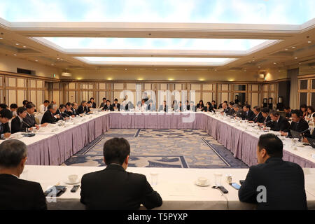 Tokyo, Japan. 23rd Apr, 2019. Chinese economists attend a meeting with members of the Japan Business Federation in Tokyo, Japan, April 23, 2019. A delegation of Chinese economists headed by China's former Vice Finance Minister Zhu Guangyao visited Japan on April 22-26, conducting extensive exchanges with Japanese government officials, businessmen, academicians and lawmakers. Credit: Du Xiaoyi/Xinhua/Alamy Live News Stock Photo