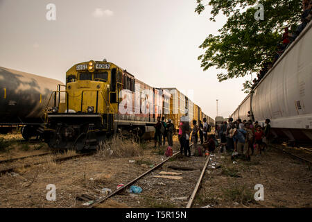 Ciudad Ixtepec, Mexico. 26th Apr, 2019. Migrants from Central America who are on their way to the USA are waiting at Ciudad Ixtepec station to take the train 'La Bestía'. The freight train will initially travel towards the Mexican state of Veracruz. Every year hundreds of thousands of people flee violence and poverty in Central America and try to reach the United States. Credit: Francisco García/dpa/Alamy Live News Stock Photo