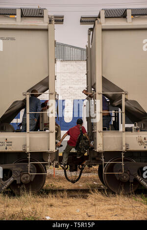 Ciudad Ixtepec, Mexico. 26th Apr, 2019. Migrants from Central America who are on their way to the USA are waiting at Ciudad Ixtepec station to take the train 'La Bestía'. The freight train will initially travel towards the Mexican state of Veracruz. Every year hundreds of thousands of people flee violence and poverty in Central America and try to reach the United States. Credit: Francisco García/dpa/Alamy Live News Stock Photo