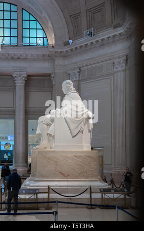 statue of  Ben Franklin at the Franklin Institute, a science museum in downtown Philadelphia Stock Photo