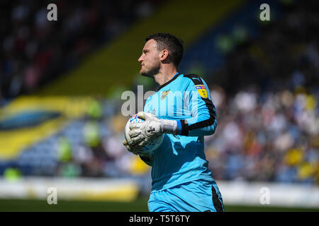 19th April 2019, Kassam Stadium, Oxford England; Sky Bet League One, Oxford United vs Charlton Athletic ;Simon Eastwood (01)of Oxford    Credit: Phil Westlake/News Images  English Football League images are subject to DataCo Licence Stock Photo