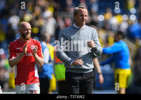 19th April 2019, Kassam Stadium, Oxford England; Sky Bet League One, Oxford United vs Charlton Athletic ; Lee Bowyer manager of charlton    Credit: Phil Westlake/News Images  English Football League images are subject to DataCo Licence Stock Photo