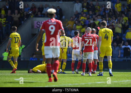 19th April 2019, Kassam Stadium, Oxford England; Sky Bet League One, Oxford United vs Charlton Athletic ; chris solly of Charlton is sent off    Credit: Phil Westlake/News Images  English Football League images are subject to DataCo Licence Stock Photo