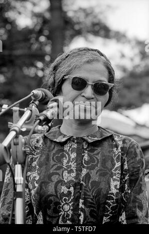 Rosa Parks Speaking at Rally Near Washington Monument Held as Part of Poor People's Campaign, Washington DC, USA, Warren K. Leffler, June 19, 1968 Stock Photo
