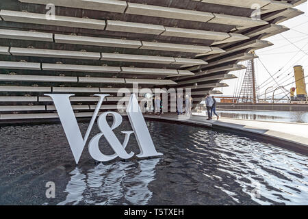 V&A Dundee Scotlands Design Museum on Riverside Esplanade Dundee Scotland UK seen here at entrance with large V&A sign Stock Photo